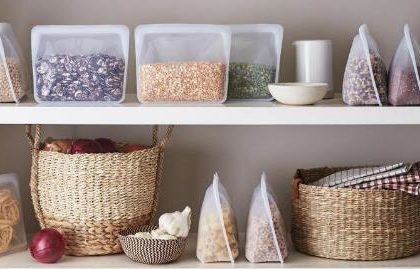 保存容器の新しい形。シリコーン素材のバッグ