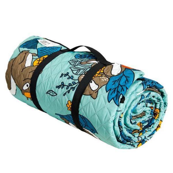 QUECHUAのレジャーシートは丸めて収納できる