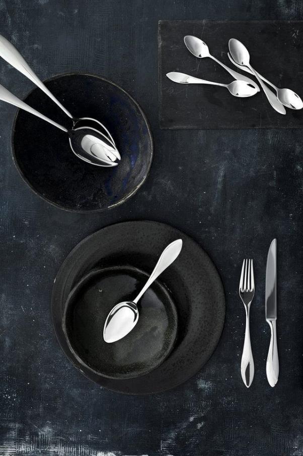 流れるようなフォルムのカトラリー