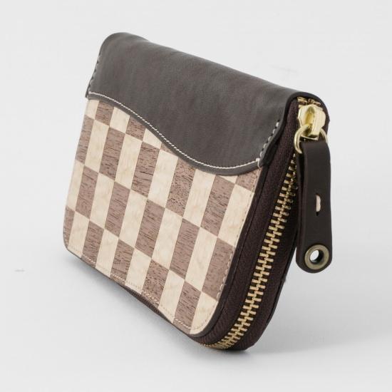 VARCOは東京で生まれた革製の小物を扱うブランド