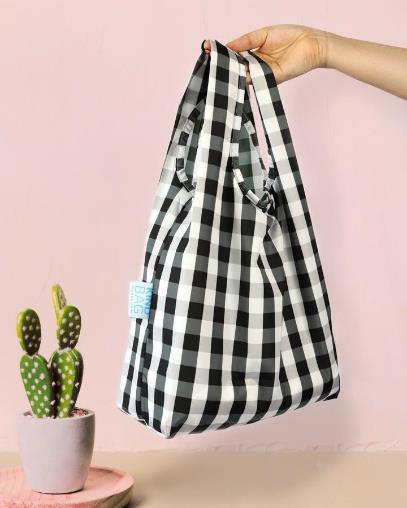 たっぷりと収納できるようにマチがあって、縫い目も丈夫