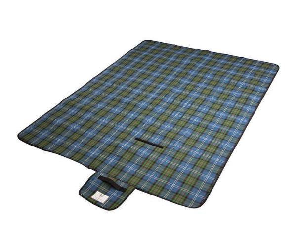 レジャーシートを敷いて寝転がるだけで特別な時間