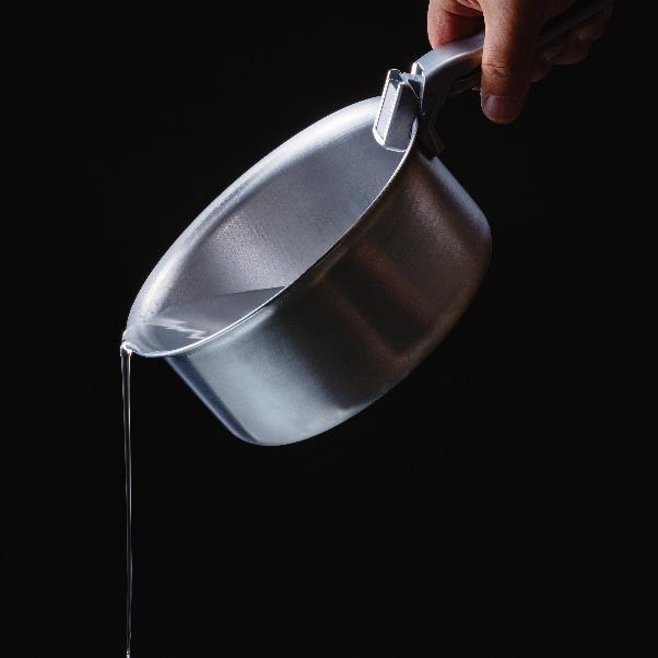 クッカーのフチは液だれしない構造