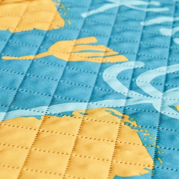 ハイキングレジャーシートをベランダに敷いて