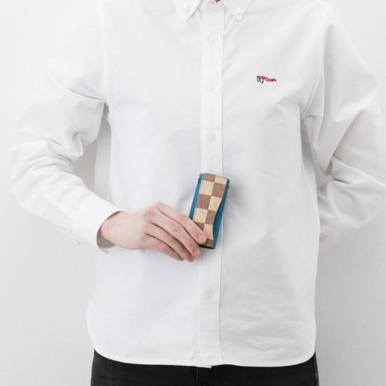 革と木のコラボレーションで生まれたキーケース