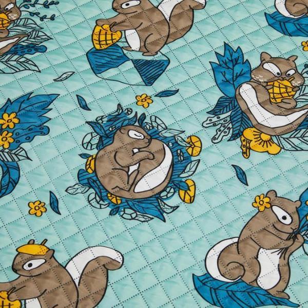 秋を感じさせるリスたちのイラストが魅力的なライトブルー