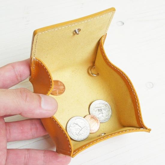 口が大きく開くから、中身が見やすくて取り出しやすい