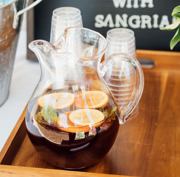 缶ワインをそのままサングリアにしてみるのがおすすめ