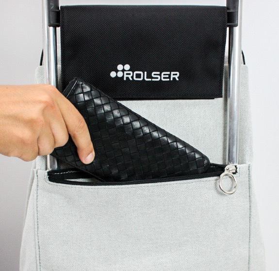 小物を入れるのに便利なファスナーポケット付き