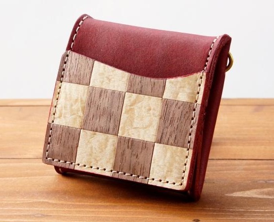 本体の素材はキップレザー