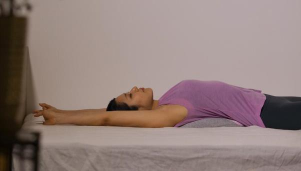 眠る前のストレッチ