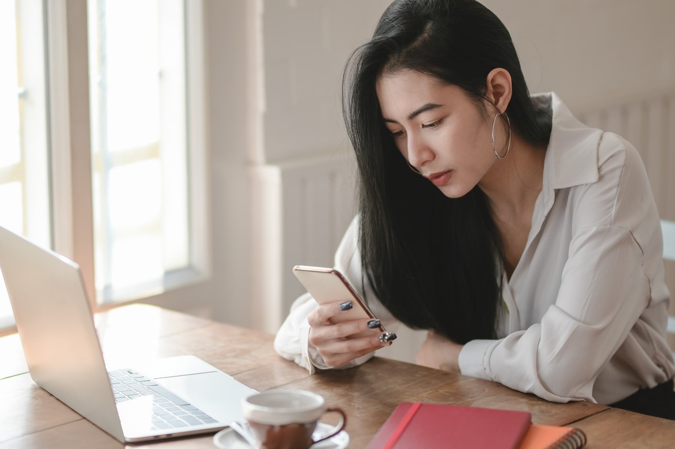 メールやメッセージをチェックする時間はルーティン化するといい