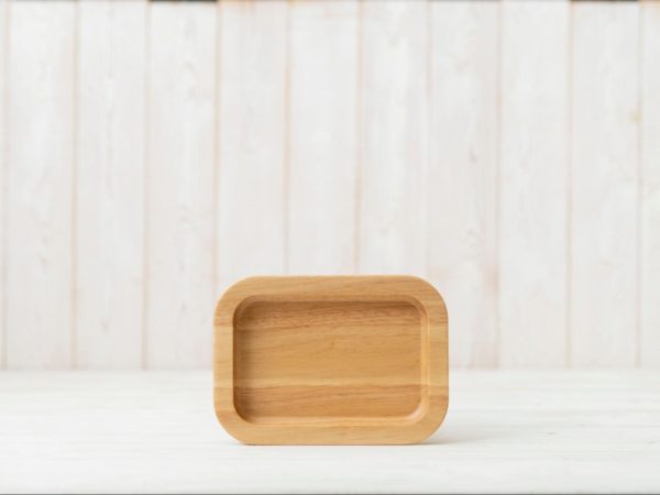 おにぎりが二つ入るくらいの大きさ