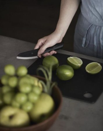 小型三徳包丁よりもさらに小ぶり