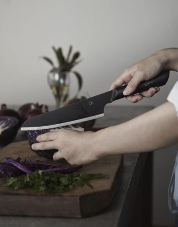 一体柄の包丁でオールブラック