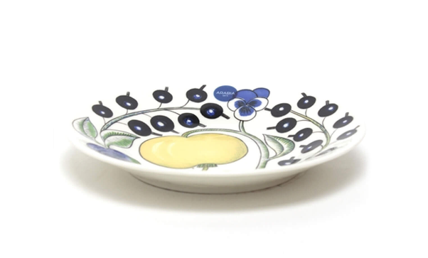 マグと合わせてソーサーとして使えるプレート