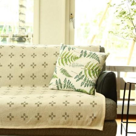 四角形を組み合わせたクロスが規則的に整列したデザイン