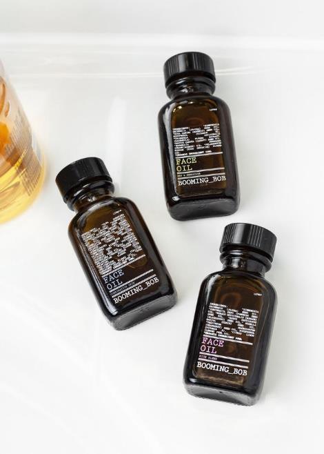 シンプルでスタイリッシュなボトルデザイン