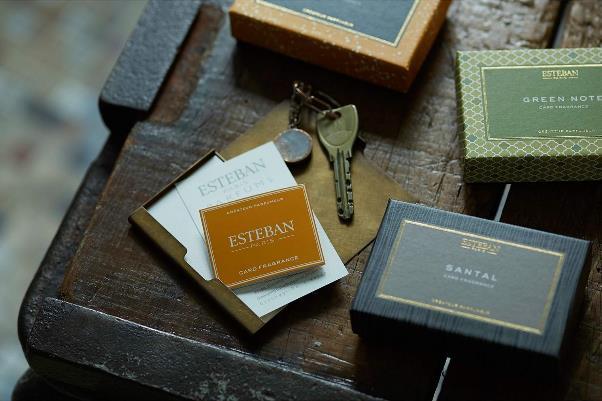 身に付ける小物をいい香りにしたいなら、カードフレグランス