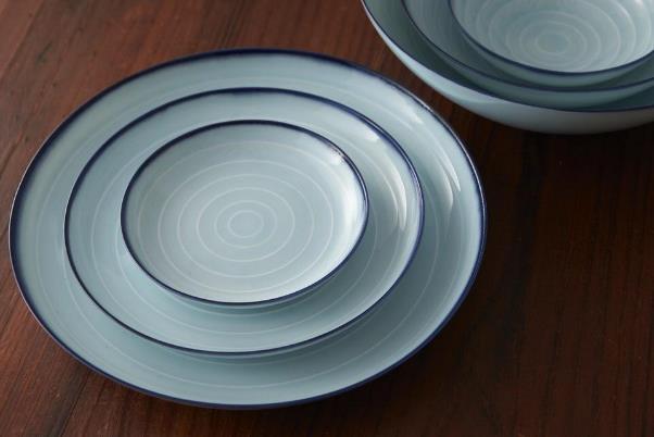 ブルーが映える青磁の食器