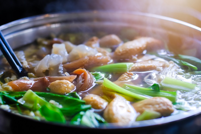 タイスキとは、日本のすき焼きとは違う、タイ風のしゃぶしゃぶに似たお鍋