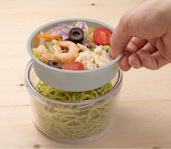 深さのある中皿は、工夫次第でメニューの幅がぐっと広がります