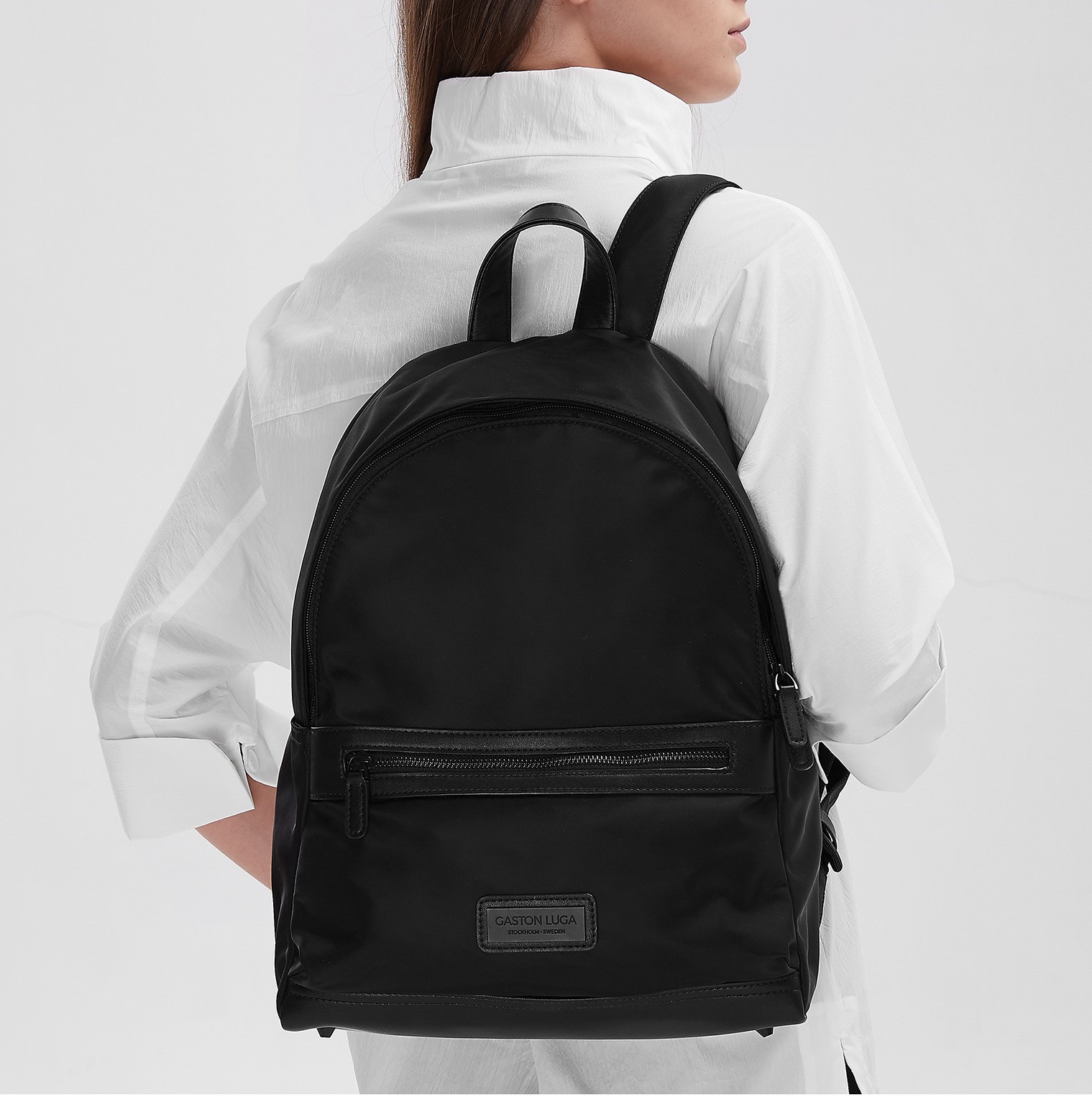 スタイリッシュでシンプルなバックパック