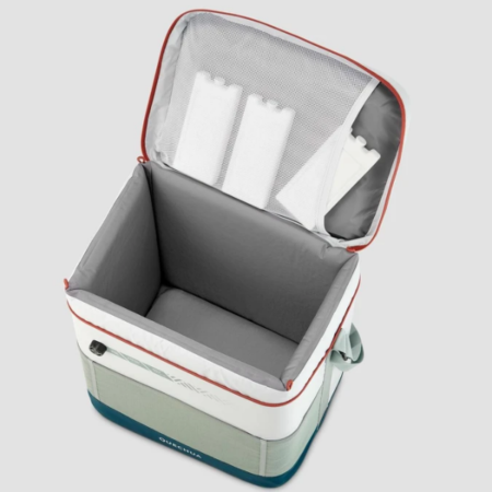 クーラーボックスで食材や飲料をしっかり冷やすには、保冷剤選びも重要