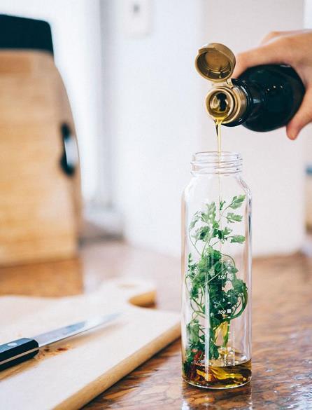 HARIOのドレッシングボトルは、材料を入れて、振って作って、そのまま保管