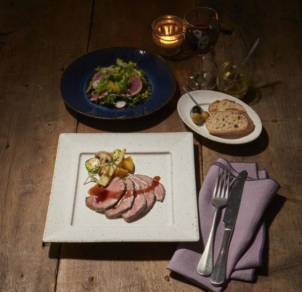 miyamaのハナヒラムコウシリーズは、あえて歪ませた形が特徴