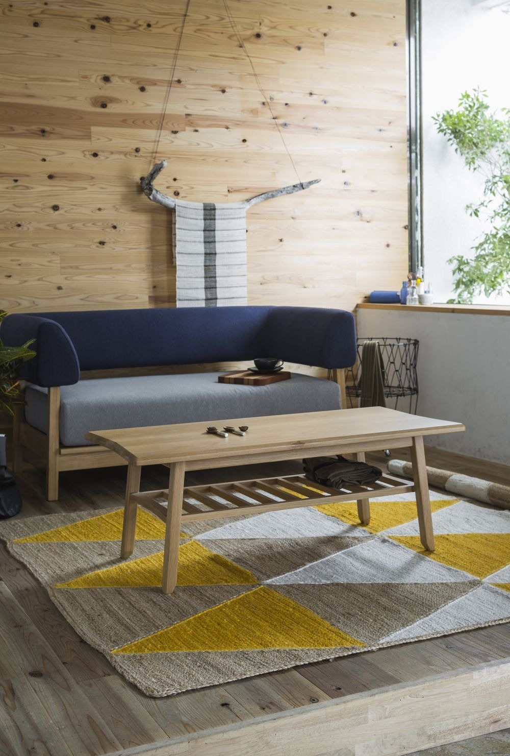 収納に便利な棚付き。SIEVE ボウ センターテーブル