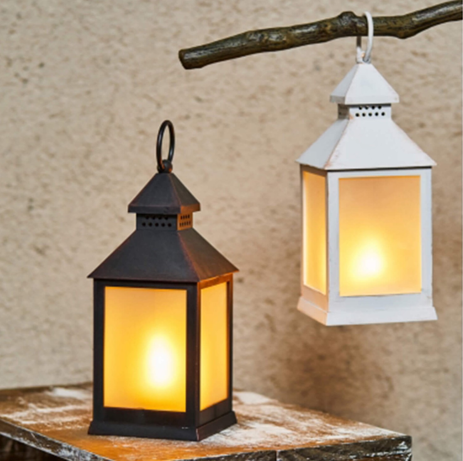 焚き火のようなゆらぎを再現したLEDランタン