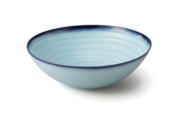 深さがある青磁の食器