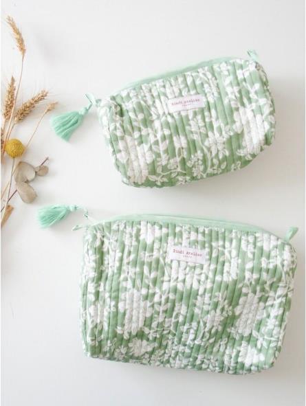 やわらかく伸縮性がある素材