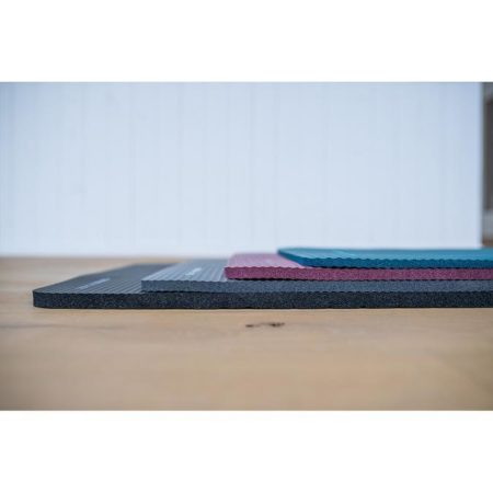 DECATHLONなら、ヨガマットやピラティスマットも種類が豊富でマットの厚みも色々選べます