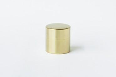 アンティークのような風合いが楽しめる真鍮製