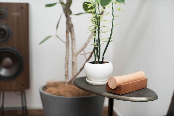 ひとつずつ手仕事で丁寧に仕上げられている