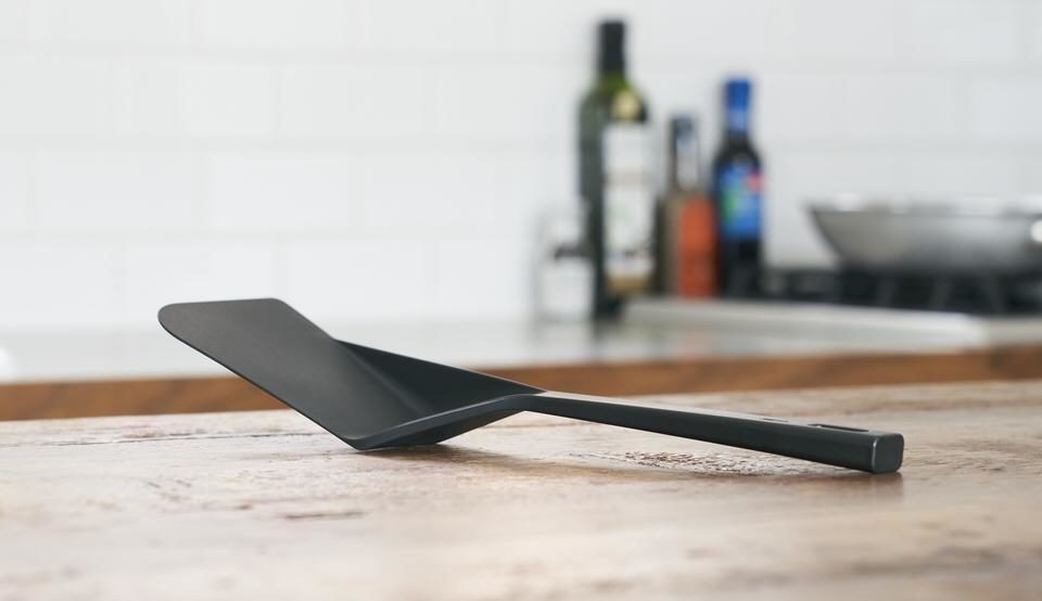 スパチュラなら仮置きしても先端が浮く構造