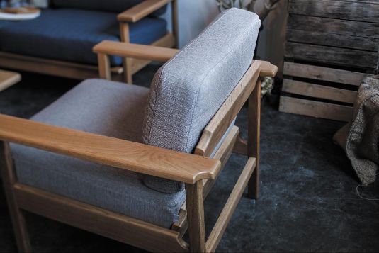 木製フレームソファが人気