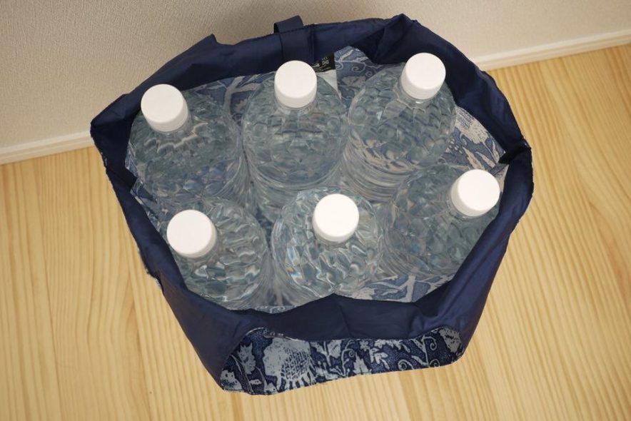 6本入れてみてもまだ少し余裕がある大きさ。耐荷重も20kg