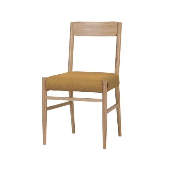 悪目立ちすることなく、ダイニングのアクセントに