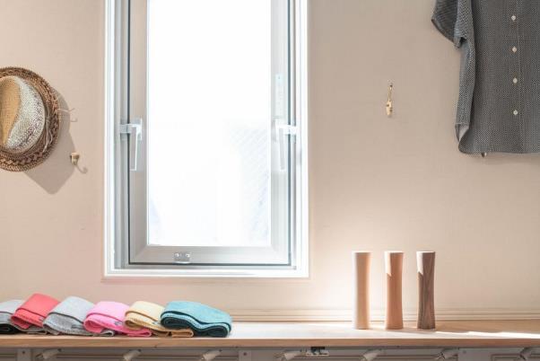 木製ダンベルは3色展開