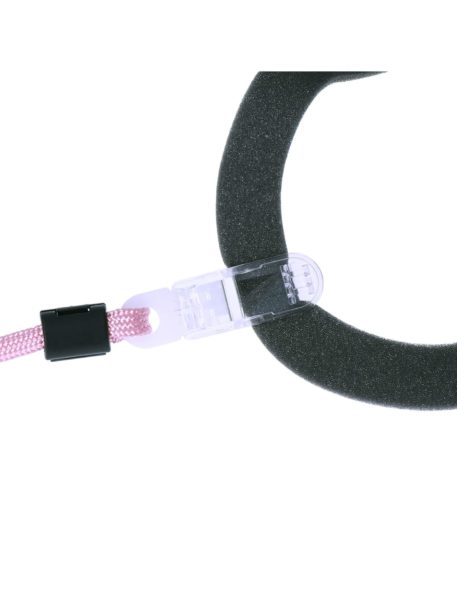 クリップでマスクのゴム紐を挟む