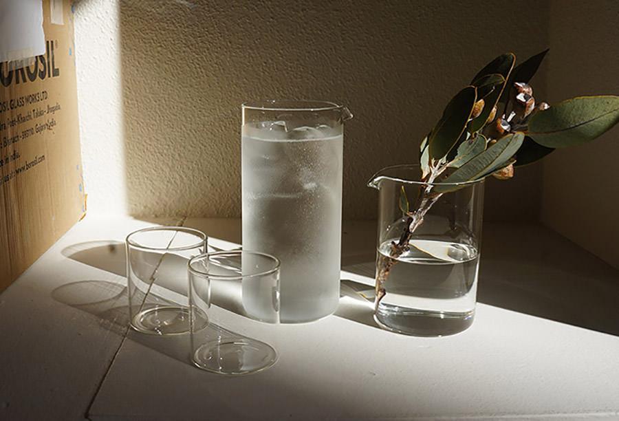 2人分の飲み物をさっと作りたいときに便利な大きさ。オーブンやレンジで使用できるので、ホットコーヒーやホットミルクもすぐに作れます