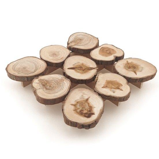 ヨーロッパの天然の木を使った鍋敷きは、木のあたたかい風合いが感じられます