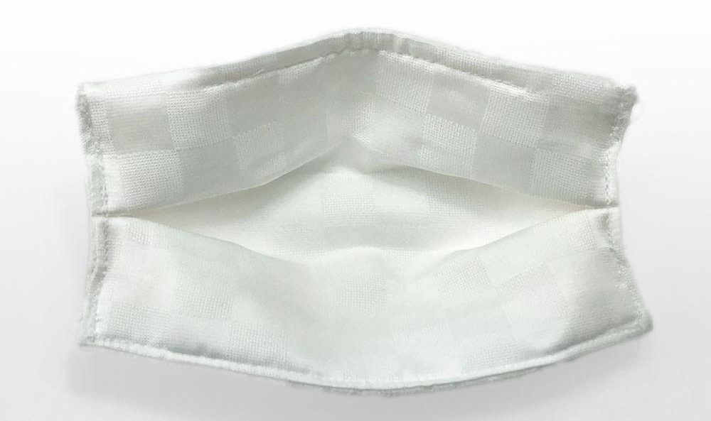 シルクは放湿性、吸湿性、保湿性に優れた天然繊維