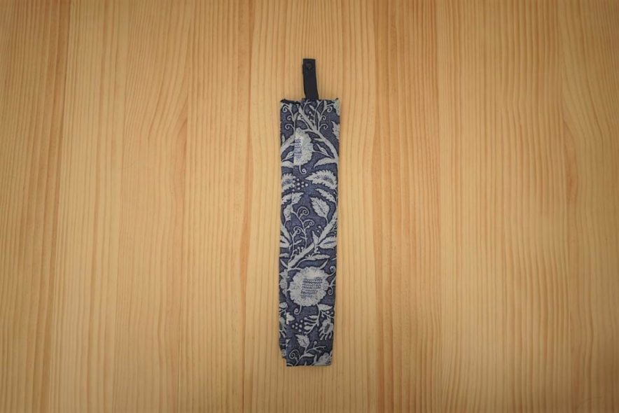 持ち手を折りたたんで、さらに13ずつ縦に折りたたみま