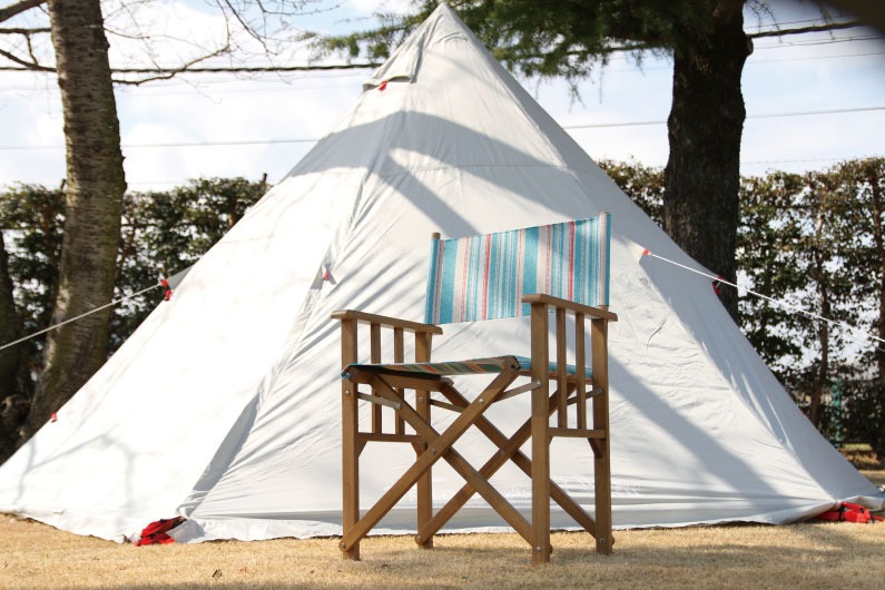 アウトドアだけでなく家キャンにおすすめのLUFT Director's Chair