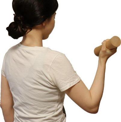 女性でも握りやすい太さの上、滑りにくい素材