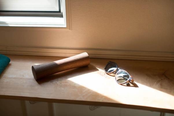 木製ダンベルの重さはおよそ1.1kg